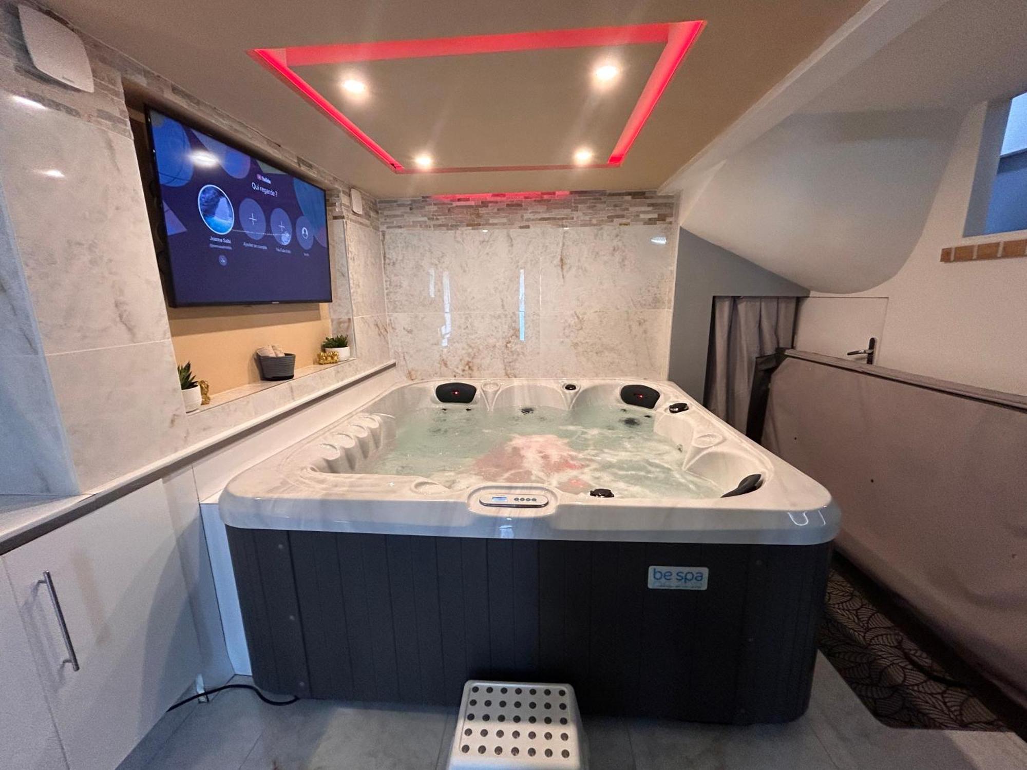 Spa Jacuzzi Moon White Vaudherland Exterior photo